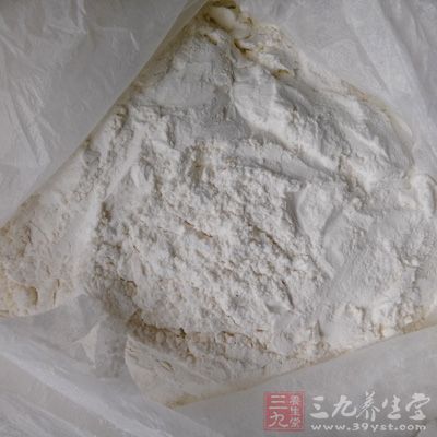 准备好一些面粉