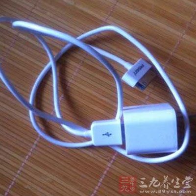 請使用原廠或聲譽(yù)較好的品牌的充電器