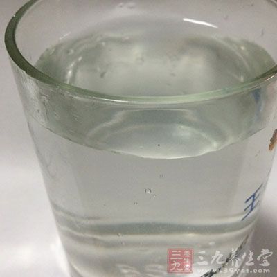 迅速灌肠、洗胄、导泻，让中毒者大量饮水。