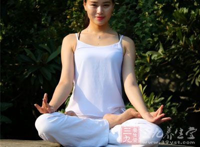 腿这么放对身体有惊人好处--三九养生堂专家专