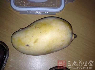 吃芒果竟然吃出了休克 吃芒果竟然吃出了休克