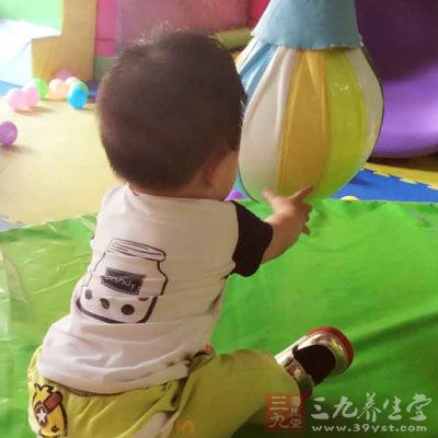 适合幼儿抓握的餐具