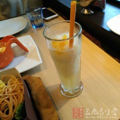 常饮鲜果、鲜菜汁(不经炒煮)