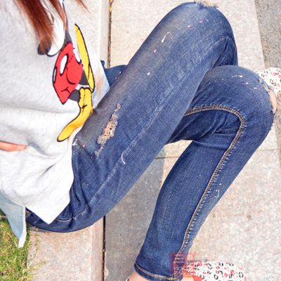 “跷二郎腿嘛,经常的呀,也没见有什么危害” “跷二郎腿嘛,经常的呀,也没见有什么危害”