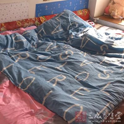 起床先叠被 起床先叠被