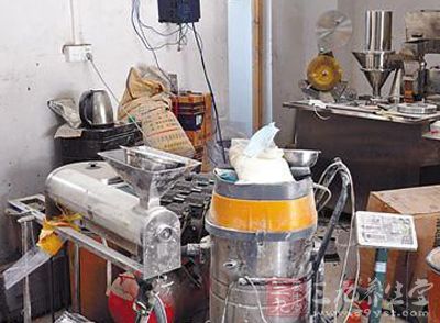 团伙1年制1亿粒假药 产品流入北京安徽等地