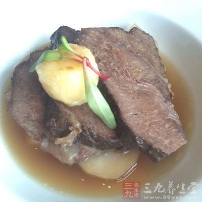 瘦肉、鱼、禽、蛋、乳及其制品含磷丰富，是磷的重要食物来源