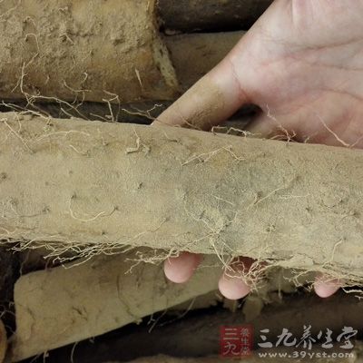 山药中的皂苷、粘液等物质，具有滋润和润滑的作用