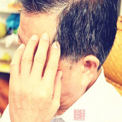 50歲以上的長期酗酒者容易精神異常