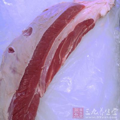 对于血虚的人群，饮食调养可食用桑葚、荔枝、黑木耳、大枣、猪肉、甲鱼等食物