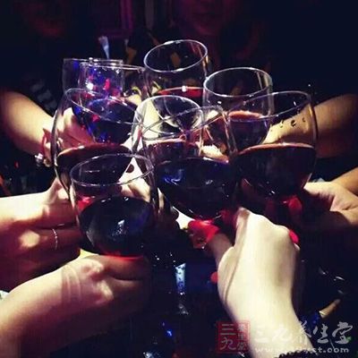 如果你想飲些酒，好與汽水混起來(lái)喝