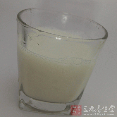 乳清蛋白粉是從牛奶中提取的清蛋白