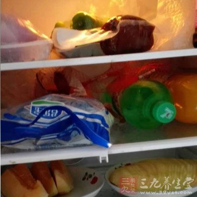 冰箱内取出食物别急吃 冰箱内取出食物别急吃