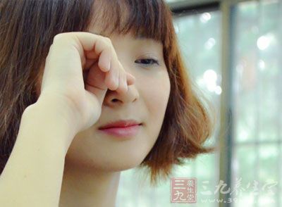 丝竹空穴 眉梢的凹陷中。 丝竹空穴 眉梢的凹陷中。