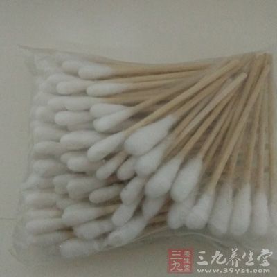 小心勿讓棉花棒傷到鼻黏膜