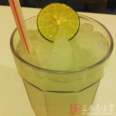 不能吃冷飲：寶寶不能吃冷飲或冰鎮(zhèn)飲料