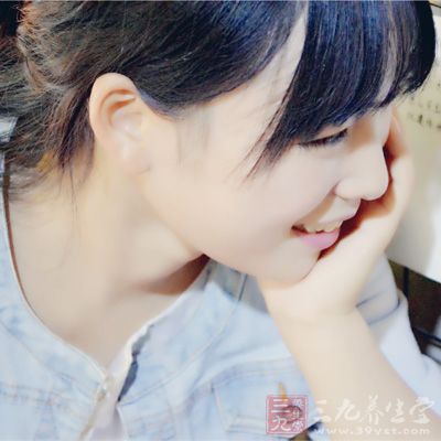 乳房皮肤出现橘皮样改变，局部皮温增高