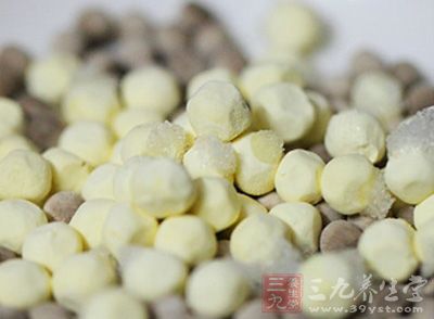 芋头去皮洗净后切成丁备用