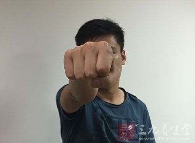 夏日天气炎热,情绪容易波动激动 夏日天气炎热,情绪容易波动激动