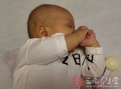 不宜含着乳头或奶嘴睡