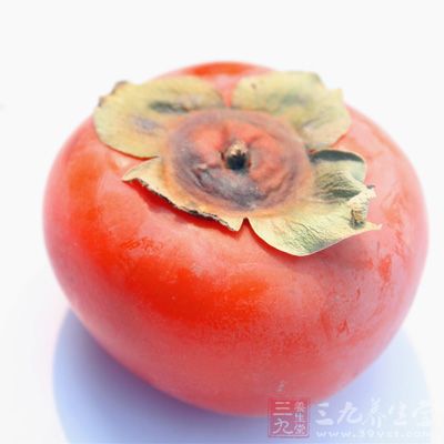 柿子中含有鞣酸，易与铁结合而妨碍人体对食物中铁的摄取