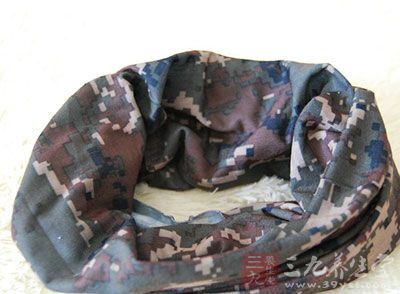 带上头巾，不仅不挡视线，拍照不碰取景框，还可省却擦汗