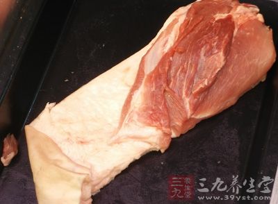 材料：猪五花肉500克