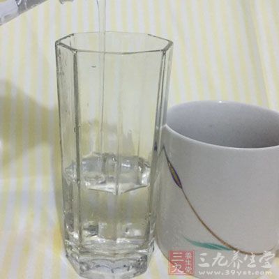 多喝開水，少食油膩之物