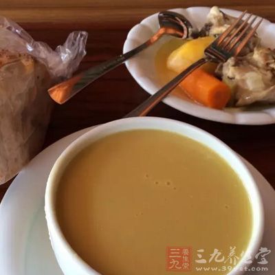 在醒来后的一个小时内食用早餐有益于改善新陈代谢水平和提高健康水平