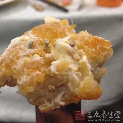 有些民众喜欢吃油炸品配甜饮