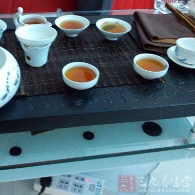 不能酒后喝浓茶