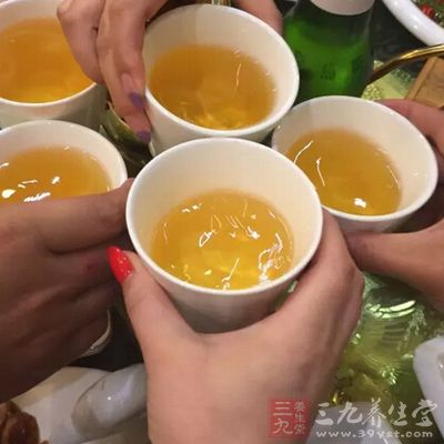 晚饭应当少饮酒