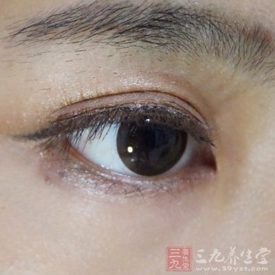 其实眼睛的颜色变多了本身就是一种病