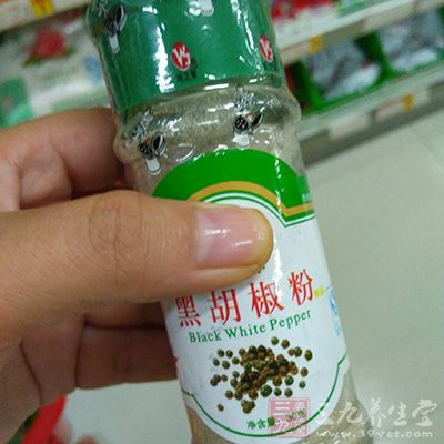 经常打喷嚏可来自鼻道的刺激，如胡椒粉