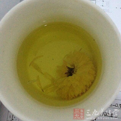 菊花茶是佳的降火良药，比如像因为干燥火旺而导致的痤疮