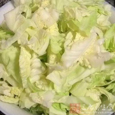 將各類蔬菜主要是根莖花果不加任何調(diào)料煮湯