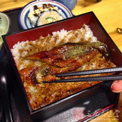 忌暴饮暴食