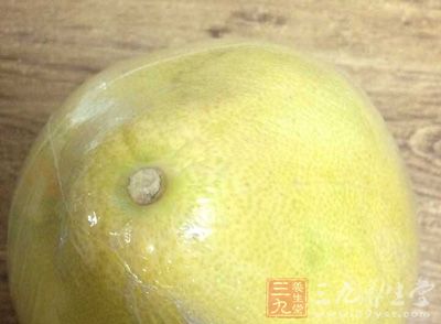 葡萄柚含有的酸性物质有助于增加消化液