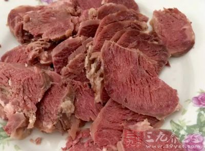 牛肉含有丰富的蛋白质，氨基酸