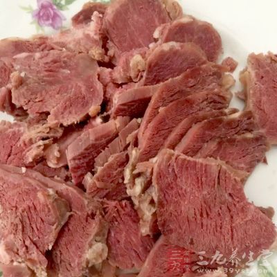 新鲜肉——肌肉呈均匀的红色，具有光泽