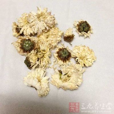 龙胆草、菊花、决明子各15克，丹皮12克，水煎分2次服，以治愈为度