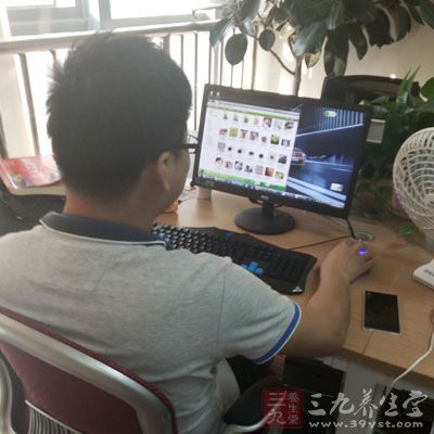 决明子能抑制脂肪的合成，对体内多余脂肪还有分解作用