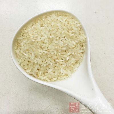 小米含有大量的酶，有健胃消食、安神的作用