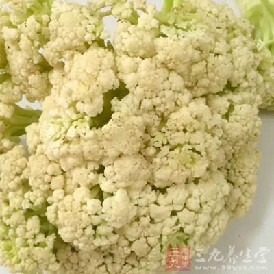 花菜性平味甘，有健脾養(yǎng)胃、清肺潤喉、清熱解毒的作用