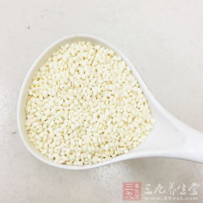 糯米又被称作“江米”，性质温和，味甘，适合脾虚胃寒的人食用