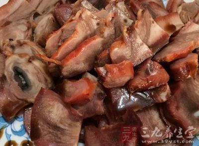 在家里我們也可以做鹵制豬頭肉