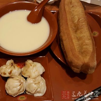 油条是不少人早餐的选择 油条是不少人早餐的选择