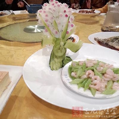 以清淡易消化饮食为宜