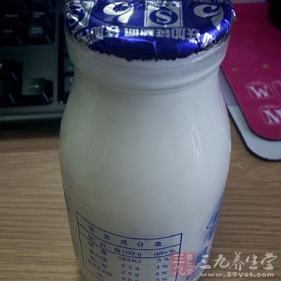 牛奶可供给孩子一定量的蛋白质