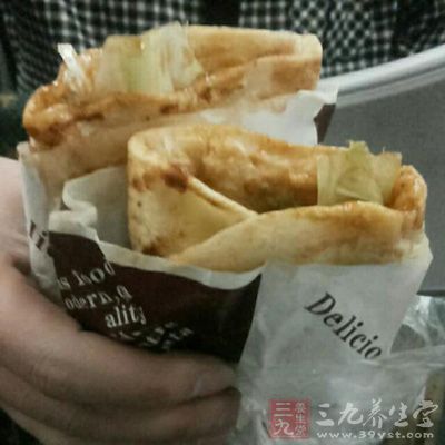 饮食不规律饥一顿饱一顿 28岁小伙患胃癌